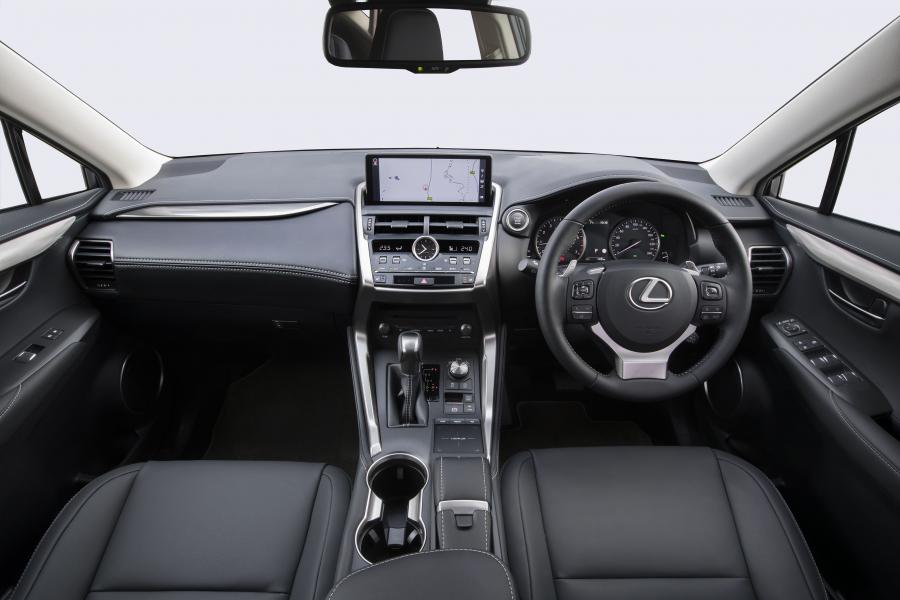 Торпедо Lexus NX300 Crafted 2019 года  (AU) (фото 6 из 8)